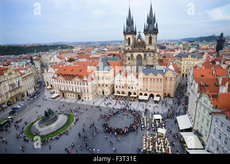 L'église de Notre Dame de Tyn avant et de la place de la vieille ville, Vieille Ville, Prague, République Tchèque Banque D'Images