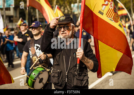 Barcelone, Catalogne, Espagne. 12 octobre, 2015. D'anciens membres de la Légion espagnole pour protester contre l'unité de l'Espagne dans la ville de Barcelone sur Columbus Day Crédit : Matthias Rickenbach/ZUMA/Alamy Fil Live News Banque D'Images