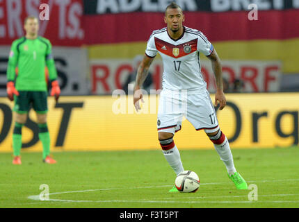 Leipzig, Allemagne. Oct 11, 2015. L'Allemagne Jérôme Boateng en action au cours de l'UEFA EURO 2016 match de qualification entre l'Allemagne et la Géorgie dans l'arène à Leipzig, Allemagne, 11 octobre 2015. Photo : THOMAS EISENHUTH/dpa/Alamy Live News Banque D'Images