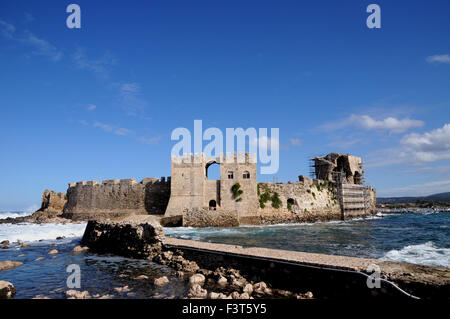 Le Château de Modon à Seagate dans le Péloponnèse grec. De là, une chaussée mène à la Tour de la mer. Banque D'Images