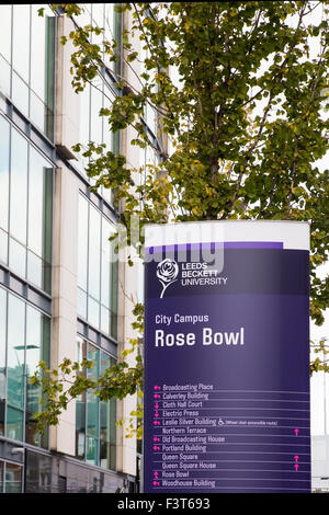 L'Université de Leeds Beckett Rose Bowl Panneau au campus de ville Banque D'Images