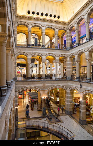 Intérieur de la Magna Plaza Shopping Mall à Amsterdam, Pays-Bas Banque D'Images