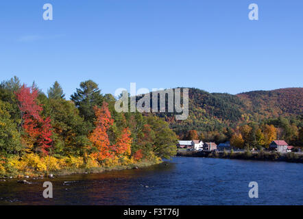 Rivière du Nord New York automne Scène de rivière Hudson River State Park Adirondack Adirondacks USA US Nord. Banque D'Images