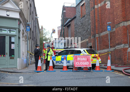 Bristol, Royaume-Uni. 12 octobre, 2015. Incendie au 33 rue Colston, Bristol, de l'hébergement pour les étudiants de l'Université de droits : TW Photo Images/Alamy Live News Banque D'Images