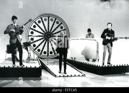 ADAM LA FOI ET LES ROULETTES UK groupe pop 'ion Eif' en 1963. Photo Tony Gale Banque D'Images