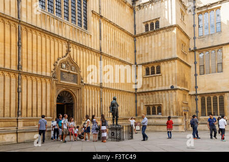 Cour de la Bodleian Library (ancienne école) Quadrangle à Oxford Oxfordshire England Royaume-Uni UK Banque D'Images