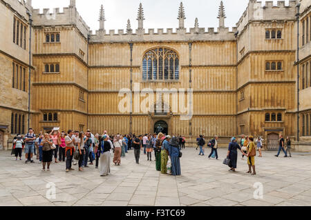 Cour de la Bodleian Library (ancienne école) Quadrangle à Oxford Oxfordshire England Royaume-Uni UK Banque D'Images