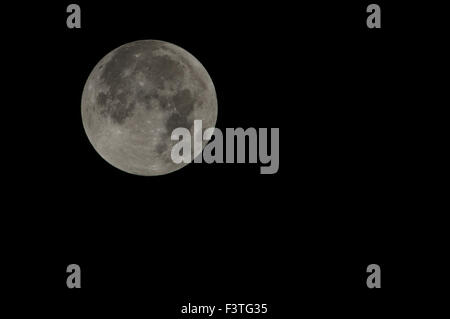 Florence, Italie - Septembre 2015 - Pleine lune avant l'éclipse lunaire. L'Italie, 2015 Banque D'Images