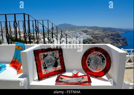 Plaques de verre souvenir en vente à Santorini Grèce Banque D'Images