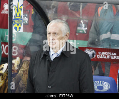 Kiev, Ukraine. 12 octobre, 2015. L'entraîneur-chef de l'Ukraine pendant la Fomenko Mykhailo UEFA EURO 2016, de qualification du groupe C, match de football entre l'Ukraine et l'Espagne, au stade Olimpiyskiy. Credit : Vasyl Shevchenko/Pacific Press/Alamy Live News Banque D'Images