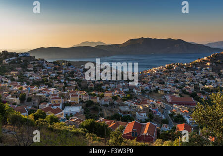 Coucher du soleil au moment de l'île de Symi, Grèce Banque D'Images