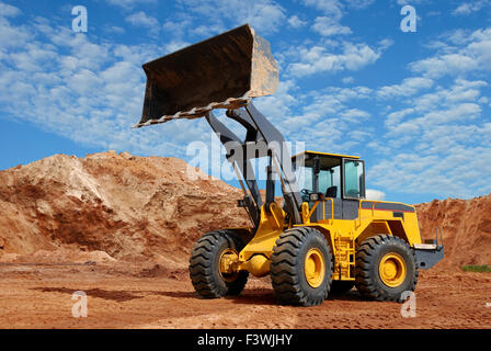 Bulldozer Chargeur sur roues dans un bac à sable Banque D'Images