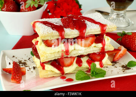 Mille feuille aux fraises Banque D'Images