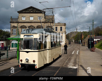 Les tramways électriques sur l'affichage à l'Crich Tramway Museum dans le Derbyshire Peak District en Angleterre Banque D'Images