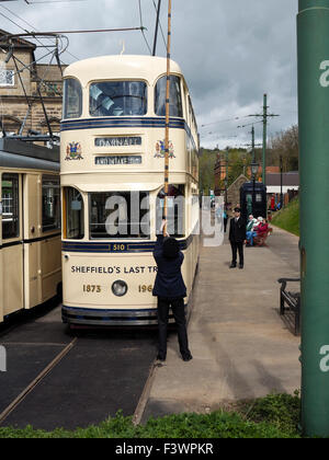 Les tramways électriques sur l'affichage à l'Crich Tramway Museum dans le Derbyshire Peak District en Angleterre Banque D'Images