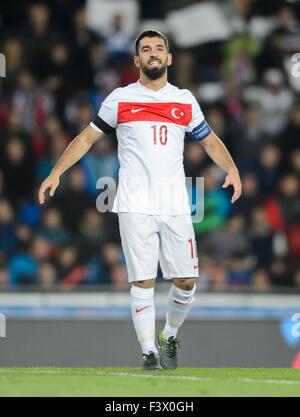 Prague, République tchèque. 10 Oct, 2015. La Turquie Arda Turan pendant l'UEFA Euro 2016 football match de qualification entre la République tchèque et la Turquie à Prague, République tchèque, 10 octobre 2015. Photo : Thomas Eisenhuth/DPA - PAS DE FIL - SERVICE/dpa/Alamy Live News Banque D'Images