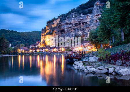 Le joli village de La Roque et Gagaec la Dordogne avant le lever du soleil Banque D'Images