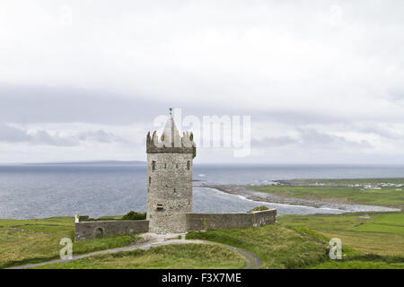 Le Château de Doonagore, comté de Clare, Irlande Banque D'Images