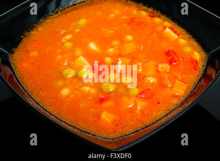 Soupe de légumes rouges Banque D'Images