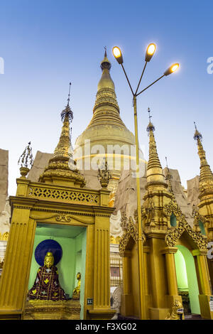 La pagode Shwedagon, Yangon, Myanmar, en Asie Banque D'Images