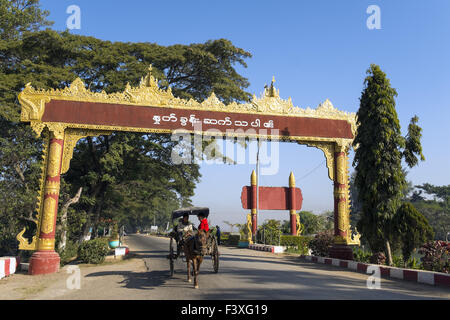 City Gate, Nyaung Shwe, Myanmar Banque D'Images