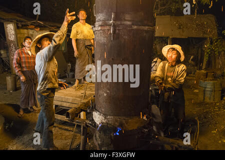 Metal Casting, Nyaung Shwe, Myanmar Banque D'Images