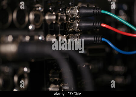 Câbles vidéo RGB dans l'enregistreur pro. Banque D'Images