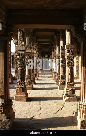 Piliers de Qutub Minar Banque D'Images