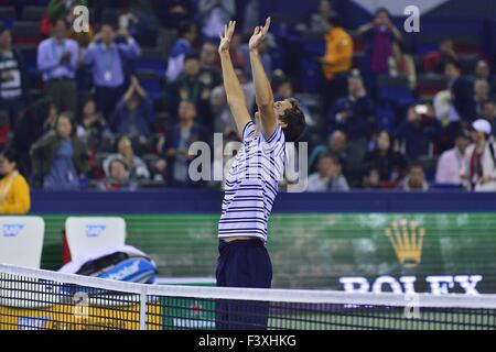 Shanghai, en République populaire de Chine. 13 octobre, 2015. ALBERTO RAMOS VINOLAS (ESP) célébrer après gagner ROGER FEDERER (SUI), défait Vinolas Fededer 2 - 1 au cours de la Rolex Masters 2015 de Shanghai. Credit : Marcio Machado/ZUMA/Alamy Fil Live News Banque D'Images