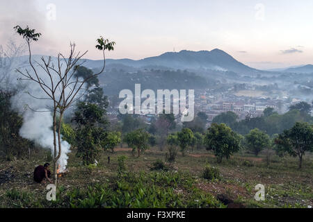 Réchauffement climatique à la novice incendie, Kalaw, Myanmar, en Asie Banque D'Images