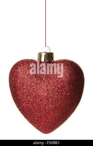 Boule de Noël rouge coeur isolé comme suspendu Banque D'Images