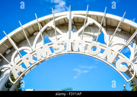 La circulaire porte de fer et de métal à l'entrée d'archway Armstrong impressionnant parc dans la région de Treme New Orleans, LA Banque D'Images