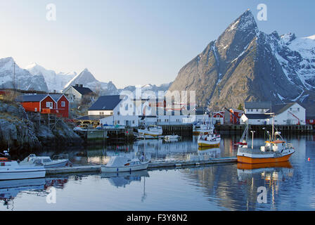 Le village de pêcheurs Hamnoy Banque D'Images