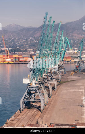 Grues industrielles dans la région de port maritime Banque D'Images