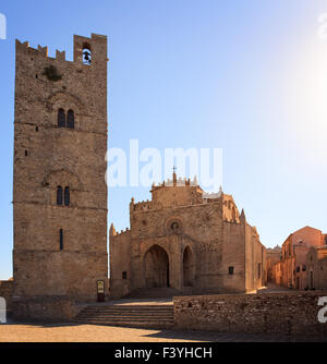 Avis de Duomo dell'Assunta, l'église mère d'Erice Trapani Banque D'Images