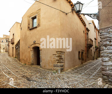 Voir d'Erice alley. La ville d'Erice, Trapani 100 églises Banque D'Images