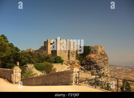 Vue sur le château de Venere dans Erice, Trapani Banque D'Images