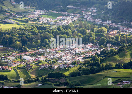 Vue du Miradouro do Pico do Salto do Cavalo plus de Furnas, São Miguel, Açores, Portugal Banque D'Images