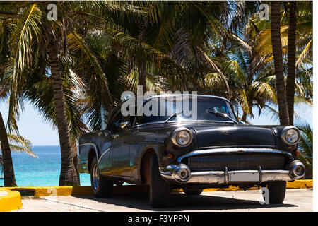 Cuba Varadero en voiture classique américain Banque D'Images