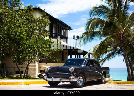 Cuba Varadero en voiture classique américain Banque D'Images