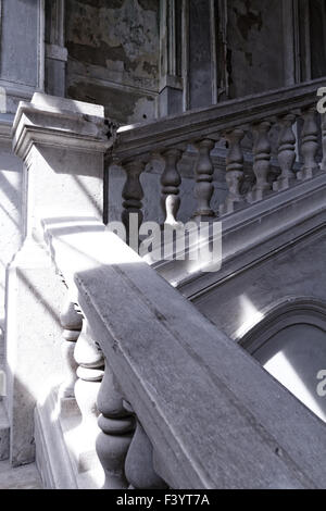 Photo d'une vieille maison abandonnée à Budapest Banque D'Images