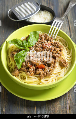 Plat de spaghetti avec sauce bolognaise. Banque D'Images