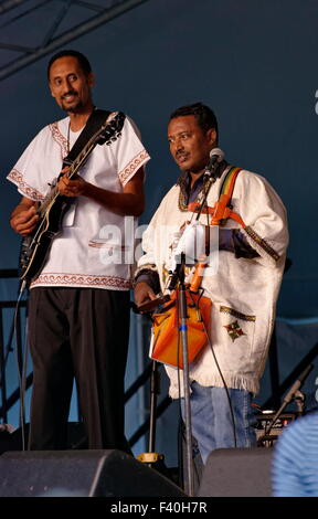 Les membres du groupe de funk éthiopien Feedel Band se sont présenté au Richmond Folk Festival, Richmond, Virginie Banque D'Images