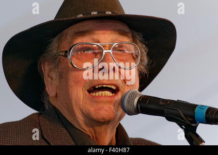 Artiste rockabilly Sleepy LaBeef en performance au Richmond Folk Festival, Richmond, Virginie. Banque D'Images