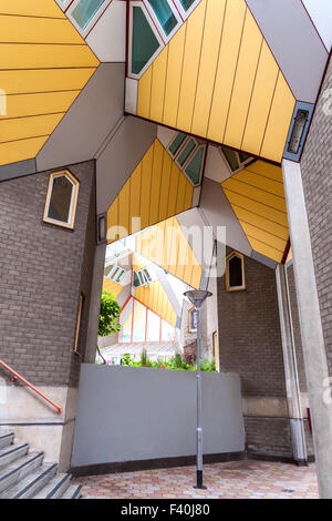 Au milieu des célèbres maisons cube Rotterdam Banque D'Images