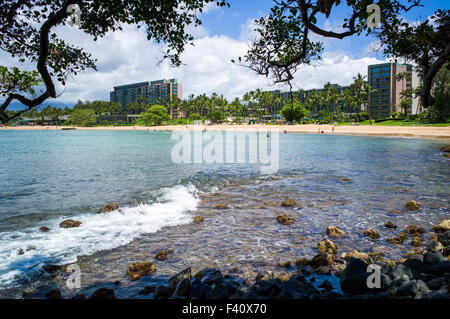 Les touristes de profiter de la plage et de l'eau, Kaua'i Marriott Resort ; Baie de Kalapaki, Kaua'i, Hawaii, USA Banque D'Images