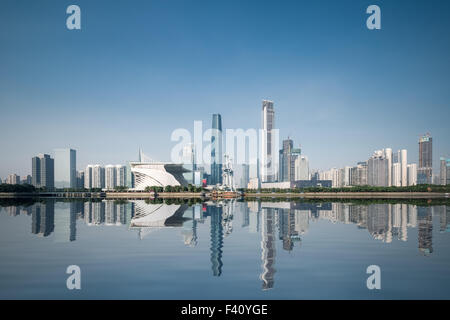 Sur les toits de la ville et de réflexion à Guangzhou Banque D'Images