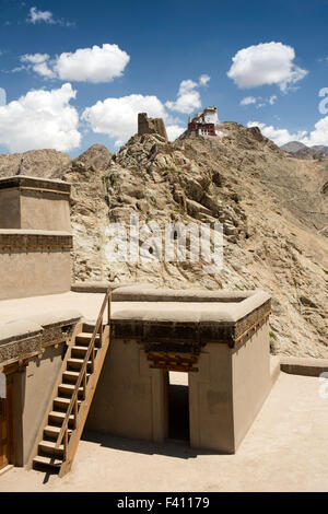 L'Inde, le Jammu-et-Cachemire, Ladakh, Leh, Tsemo Lhama et Goenkgang Namgyal Tsemo, vu depuis le toit du palais Banque D'Images