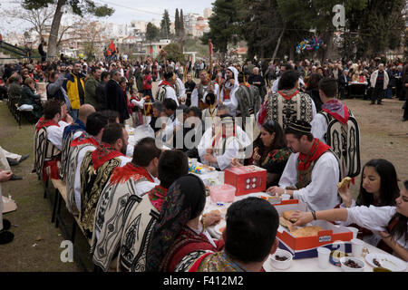 Valaque et des groupes invités à la chapelle de Sainte Trinité, le Carême de l'alimentation et la consommation d'Ash jollify 'Coolouma de lundi, la fête Banque D'Images