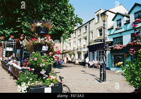 Bridport Dorset, UK centre ville en haut de la rue South Dorset, UK Banque D'Images